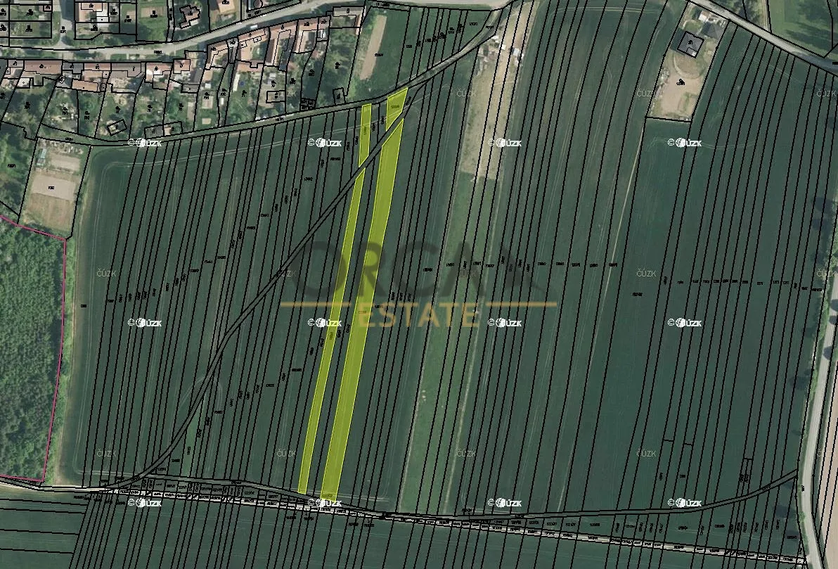 Prodej podílu 1/2 pole 2336 m²